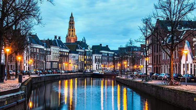 Achtergrond Groningen skyline voor Koerier Groningen service